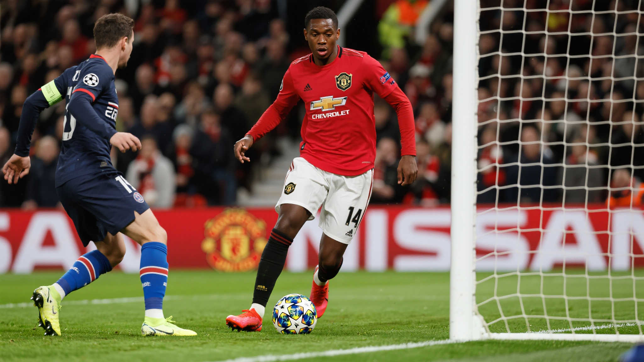 阿莫林心中完美9号是谁?曼联目标埃基蒂克存关键短板 举例来说,本赛季法甲比赛数据证明,当对方封锁传球线