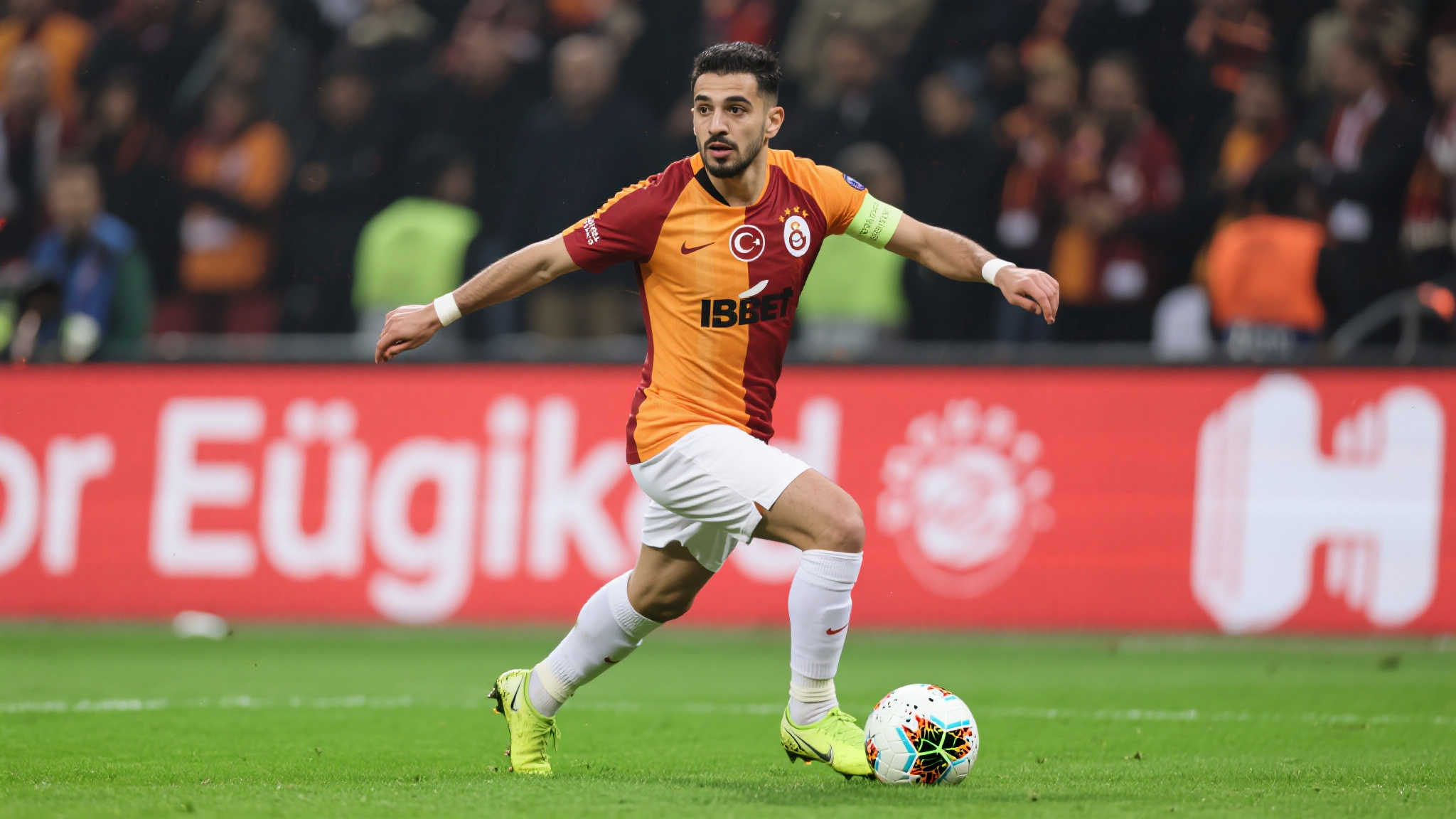 对于任何一个足球运动员来说，一夜成名绝非偶然。在分